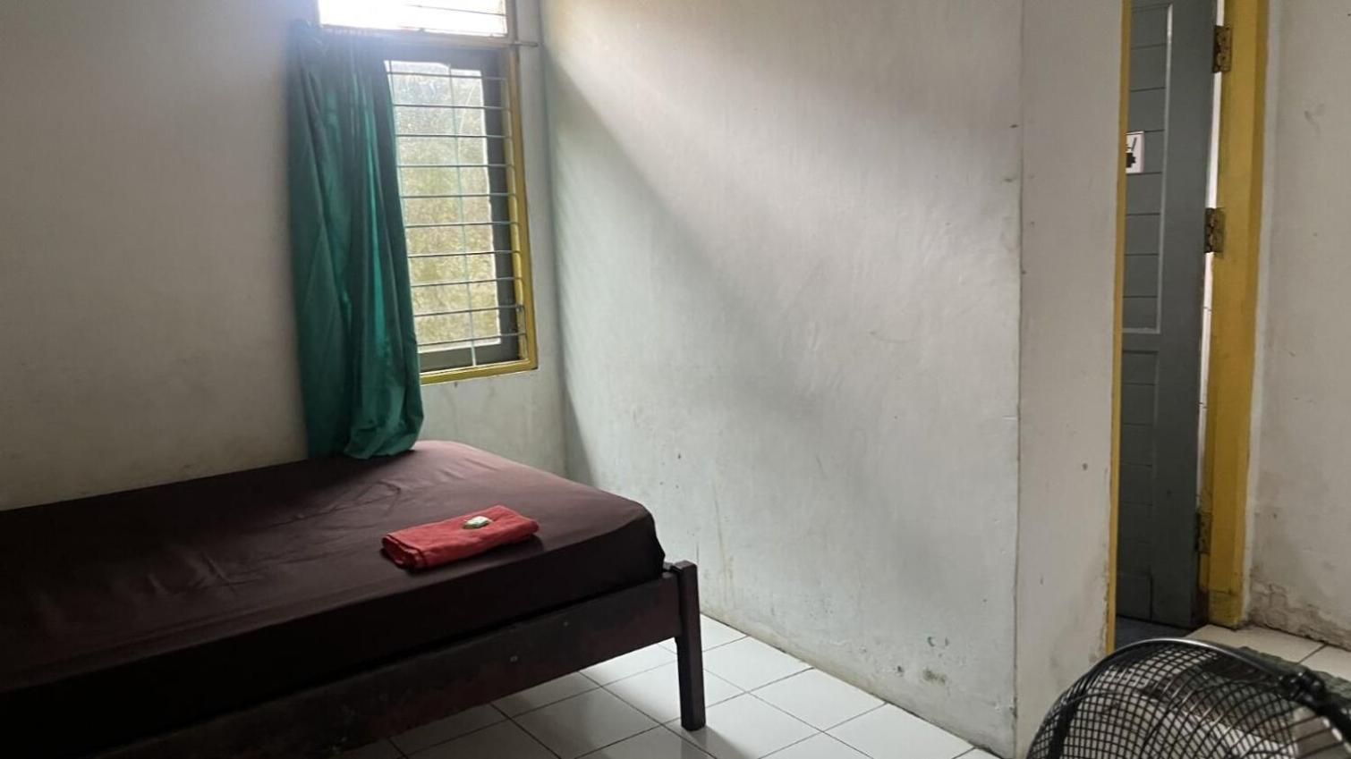 Spot On 93997 Sutangkas Kost Hotel